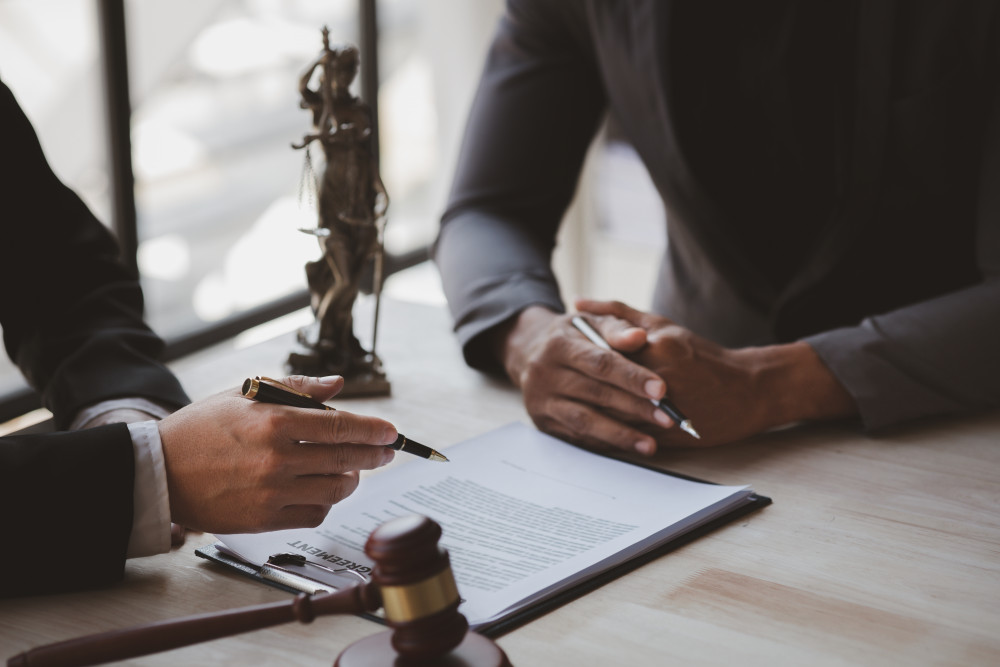 Porter plainte pour diffamation : conseils et procédures d'un avocat