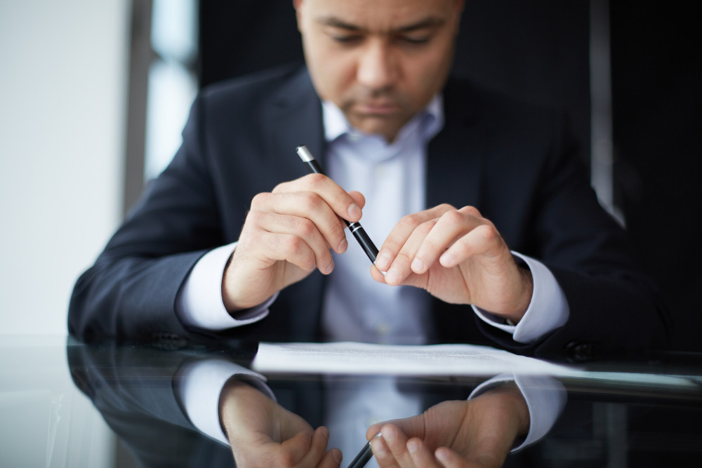 Le droit des contrats spéciaux: un guide essentiel pour les professionnels
