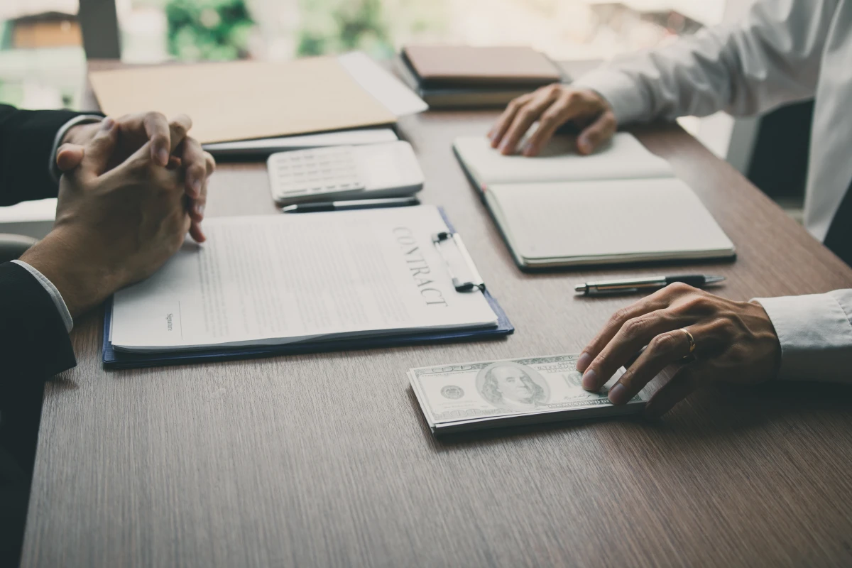 Le dol en droit des contrats : une notion clé pour les praticiens du droit