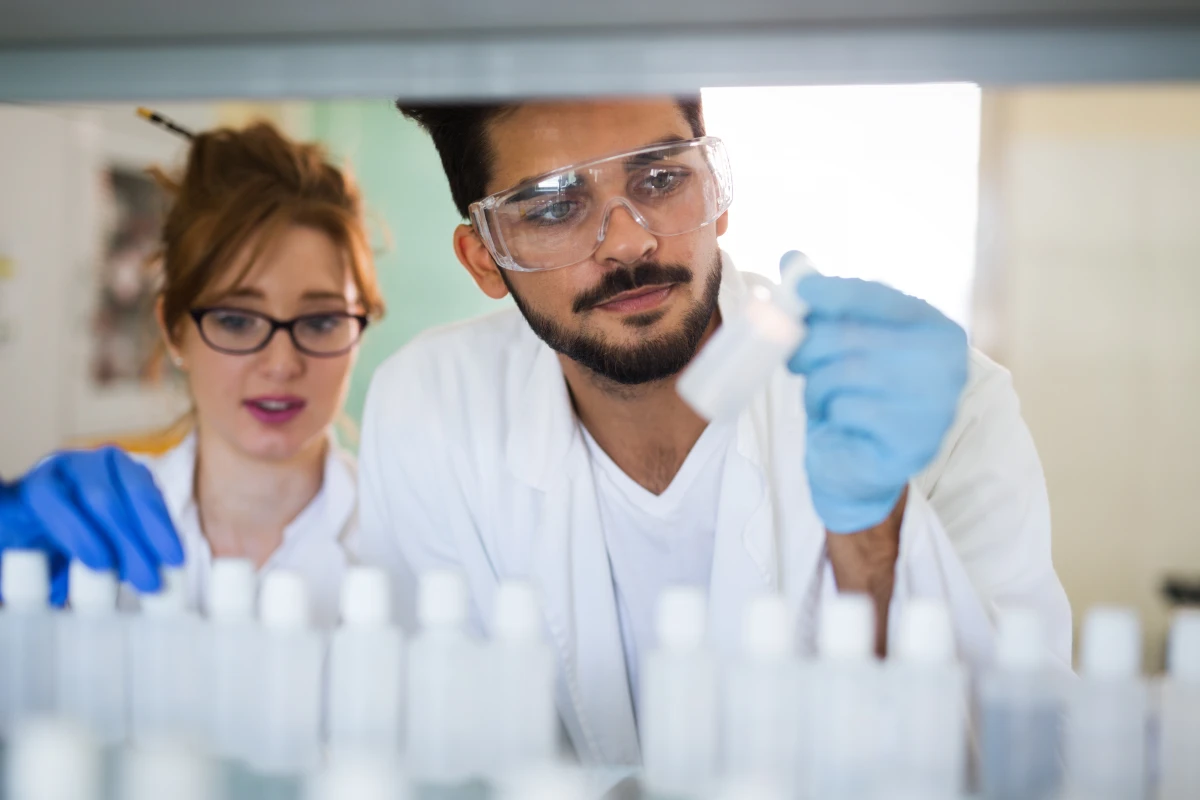Le droit des biotechnologies et les brevets sur le vivant : enjeux et perspectives
