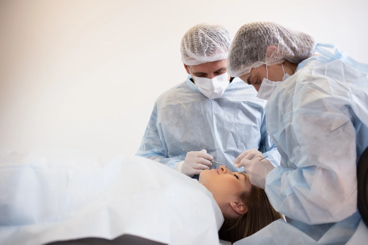 La responsabilité du chirurgien esthétique : entre beauté et justice